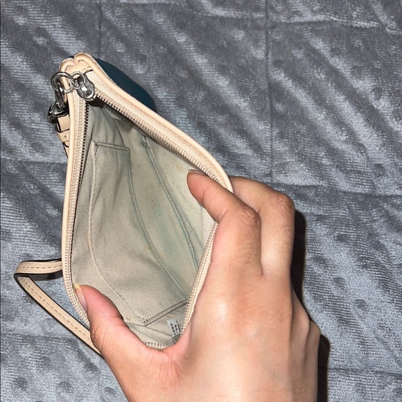 Vintage Coach Green Wristlet - Picture 4 of 9